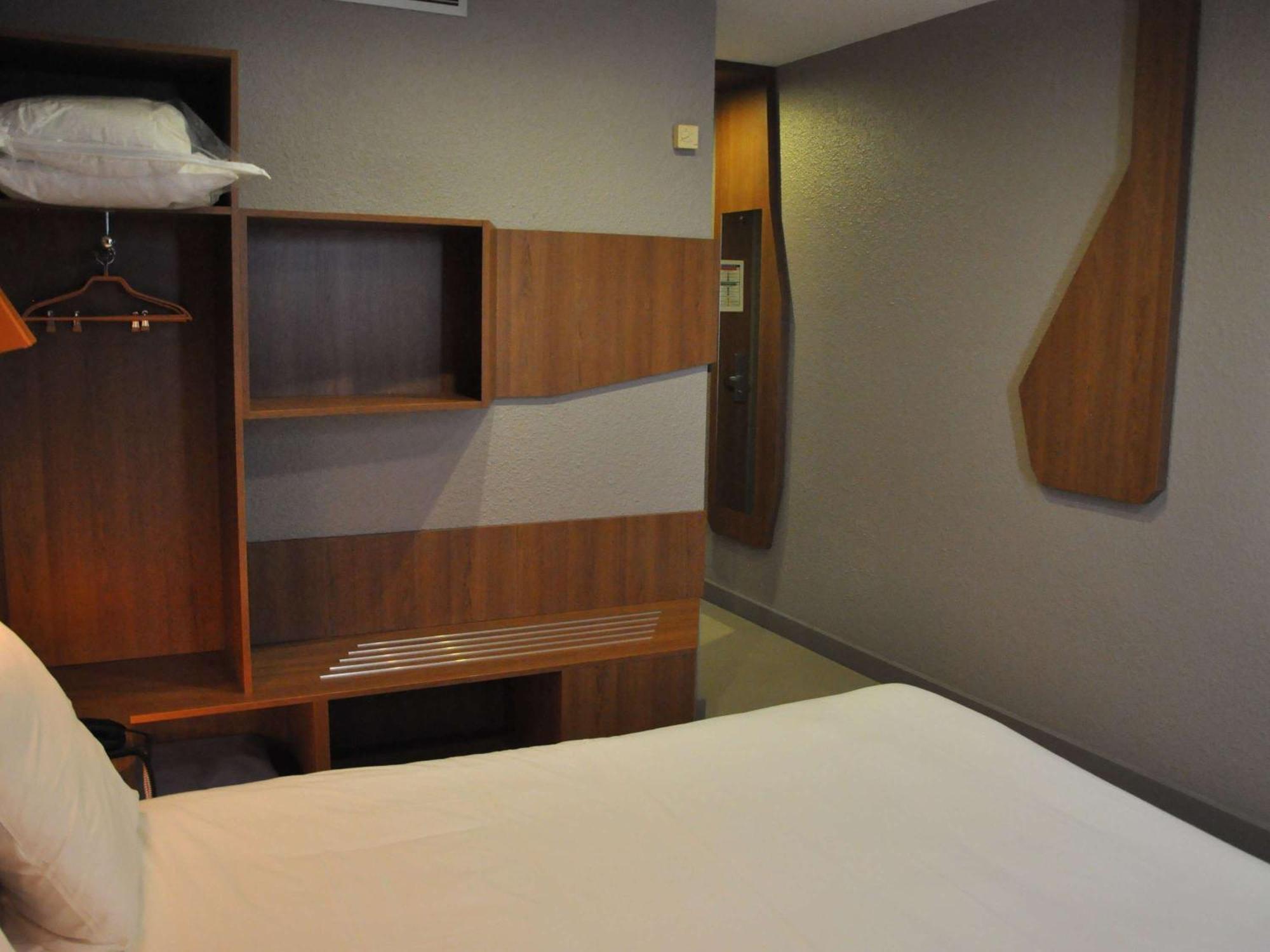 Ibis Styles Gien Hotell Exteriör bild